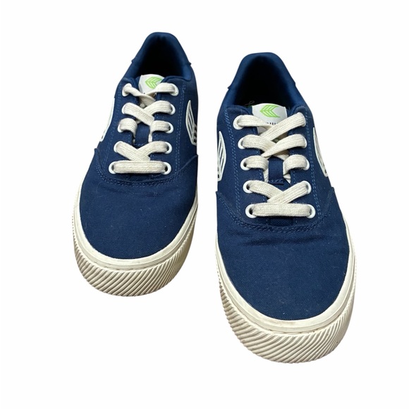 Shoes - Cariuma Naioca low-top skate sneakers in blue canvas sz 8.5